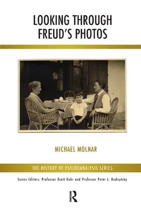 Molnar |  Looking Through Freud's Photos | Buch |  Sack Fachmedien