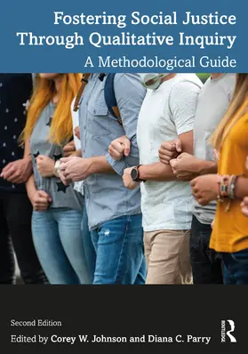 Johnson / Parry | Fostering Social Justice through Qualitative Inquiry | Buch | 978-1-032-10691-5 | sack.de
